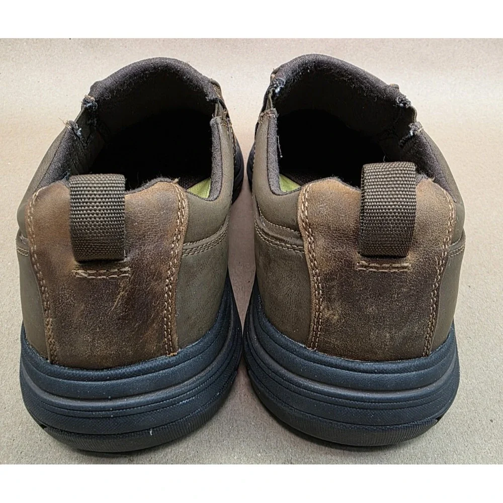 Skechers preowned low
